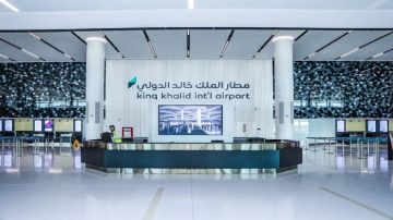 استشهاد 3 مواطنين وإصابة آخرين إثر استهداف مطار الملك خالد وطائرة للخطوط السعودية استشهاد 3 مواطنين وإصابة آخرين إثر استهداف مطار الملك خالد وطائرة للخطوط السعودية