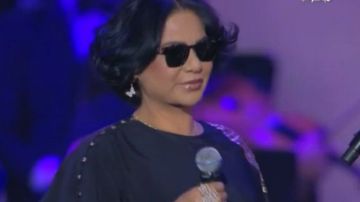 نوال تظهر بنظارة سوداء في حفل فضل شاكر .. فيديو نوال تظهر بنظارة سوداء في حفل فضل شاكر .. فيديو