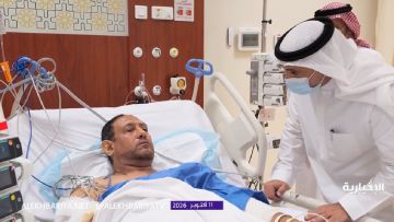 وزير الصحة يزور طبيب عماني تعرض للإصابة أثناء توجهه لأداء العمرة ..فيديو وزير الصحة يزور طبيب عماني تعرض للإصابة أثناء توجهه لأداء العمرة ..فيديو