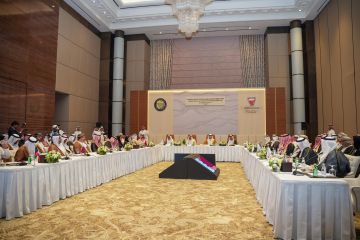 اللقاء التشاوري الخليجي يرسم ملامح تعاون اقتصادي أكثر تكاملا لمواجهة المتغيرات الإقليمية والدولية اللقاء التشاوري الخليجي يرسم ملامح تعاون اقتصادي أكثر تكاملا لمواجهة المتغيرات الإقليمية والدولية