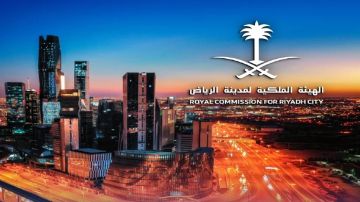 أمير الرياض يسلم الدفعة الأولى من الأراضي لمستفيدي برنامج التوازن العقاري أمير الرياض يسلم الدفعة الأولى من الأراضي لمستفيدي برنامج التوازن العقاري