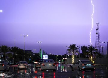 البروق ترسم لوحة مبهرة في جازان البروق ترسم لوحة مبهرة في جازان