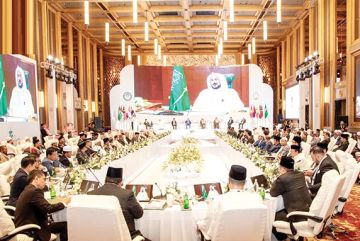 افتتح المؤتمر الدولي خير أمة بكمبوديا.. آل الشيخ: الحروب والفتن تستوجب العمل المشترك لحماية الهوية الإسلامية افتتح المؤتمر الدولي خير أمة بكمبوديا.. آل الشيخ: الحروب والفتن تستوجب العمل المشترك لحماية الهوية الإسلامية