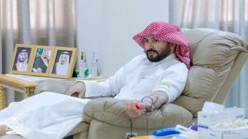 وزير العدل يتبرع بالدم تفاعلا مع مبادرة ولي العهد..صور