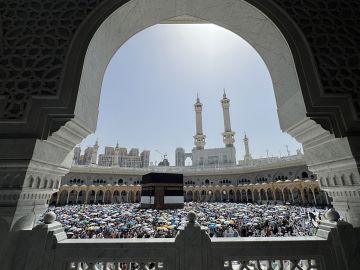 أمير سعودي يرد على تدوينة أثارت جدلا حول العمرة من الرياض أمير سعودي يرد على تدوينة أثارت جدلا حول العمرة من الرياض