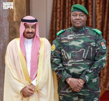 السفير المحائلي يقدم أوراق اعتماده لرئيس النيجر السفير المحائلي يقدم أوراق اعتماده لرئيس النيجر