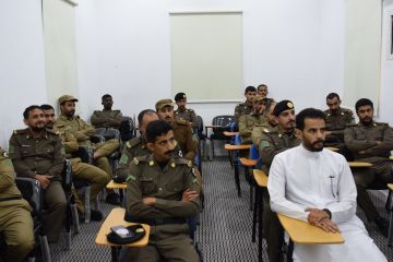 الهلال الأحمر بالباحة يرفع إجمالي المتدربين من منسوبي الأمن العام إلى 1690 متدربا الهلال الأحمر بالباحة يرفع إجمالي المتدربين من منسوبي الأمن العام إلى 1690 متدربا