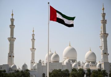 مسؤول إماراتي يحذر من محاولات زرع الفتنة بين السعوديين والإماراتيين
