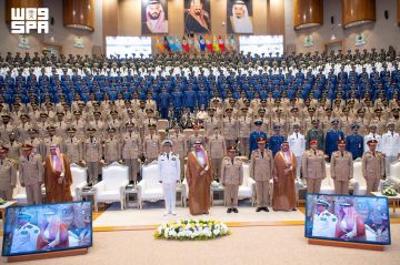 نائب وزير الدفاع يرعى حفل تخريج طلبة دورات تأهيل الضباط الجامعيين لأفرع القوات المسلحة
