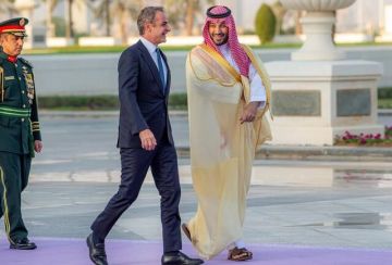ولي العهد يبحث مع رئيس وزراء اليونان تعزيز التعاون والتطورات الإقليمية ولي العهد يبحث مع رئيس وزراء اليونان تعزيز التعاون والتطورات الإقليمية