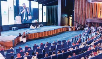 قصائد وزير الثقافة السوري تختصر المسافة بين طيبة ودمشق قصائد وزير الثقافة السوري تختصر المسافة بين طيبة ودمشق