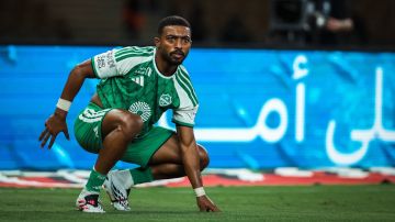 نايف مسعود لاعب الأهلي يتعرض لإصابة بمفصل القدم نايف مسعود لاعب الأهلي يتعرض لإصابة بمفصل القدم