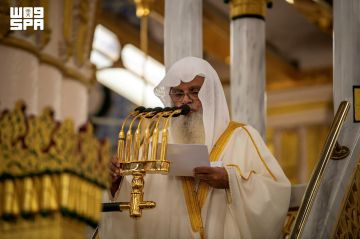 إمام المسجد النبوي: وحدة المسلمين وتآلفهم سبيل لمواجهة الشدائد والابتلاءات إمام المسجد النبوي: وحدة المسلمين وتآلفهم سبيل لمواجهة الشدائد والابتلاءات