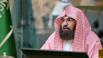 السديس: استهداف مكة والمدينة اعتداء سافر على حرمة البقاع المقدسة السديس: استهداف مكة والمدينة اعتداء سافر على حرمة البقاع المقدسة