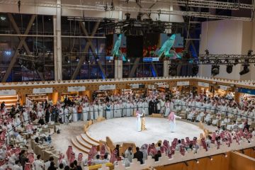1.4 مليون ريال لأغلى صقر منغولي بمزاد الصقور 1.4 مليون ريال لأغلى صقر منغولي بمزاد الصقور