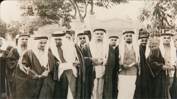 حضور خالد في المحفل التاريخي.. صورة نادرة تجمع أبناء الملك عبدالعزيز خلال زيارته لمصر حضور خالد في المحفل التاريخي.. صورة نادرة تجمع أبناء الملك عبدالعزيز خلال زيارته لمصر
