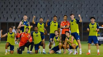 النصر يجهز سيماكان وكومان لمواجهة نيوم