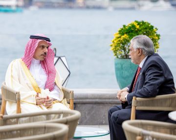 وزير الخارجية ووزير خارجية باكستان يناقشان الجهود الرامية إلى خفض التوتر وزير الخارجية ووزير خارجية باكستان يناقشان الجهود الرامية إلى خفض التوتر