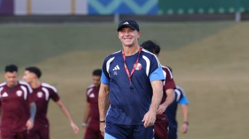 الحارثي: لاعبو قطر يتمتعون بالخبرة ويجب إغلاق المساحات أمامهم.. فيديو الحارثي: لاعبو قطر يتمتعون بالخبرة ويجب إغلاق المساحات أمامهم.. فيديو