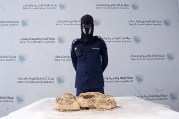 إحباط تهريب 51 ألف حبة كبتاجون مخبأة في شاحنة بمنفذ الحديثة إحباط تهريب 51 ألف حبة كبتاجون مخبأة في شاحنة بمنفذ الحديثة