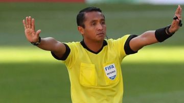 صافرة سلفادورية تقود مواجهة الهلال والفتح صافرة سلفادورية تقود مواجهة الهلال والفتح