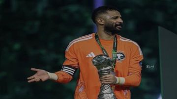 محمد أبوندا حارس منتخب قطر يهنئ الكابتن محمد العويس بالتتويج الخليجي محمد أبوندا حارس منتخب قطر يهنئ الكابتن محمد العويس بالتتويج الخليجي