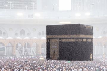 الجاهزية الميدانية وإرشادات السلامة تعززان العناية بقاصدي الحرمين أثناء هطول الأمطار الجاهزية الميدانية وإرشادات السلامة تعززان العناية بقاصدي الحرمين أثناء هطول الأمطار