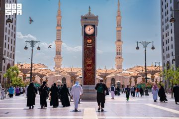 ضيوف برنامج خادم الحرمين للعمرة والزيارة يؤدون صلاة الجمعة في المسجد النبوي ضيوف برنامج خادم الحرمين للعمرة والزيارة يؤدون صلاة الجمعة في المسجد النبوي