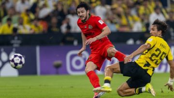 الاتحاد يخسر أمام شباب الأهلي بثنائية الاتحاد يخسر أمام شباب الأهلي بثنائية