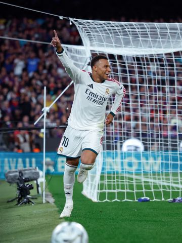 ريال مدريد يحسم الكلاسيكو أمام برشلونة بثنائية مبابي