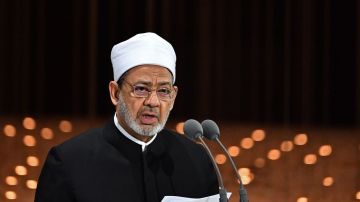 الأزهر يندد باستهداف مطار الرياض والمعتمرين الأزهر يندد باستهداف مطار الرياض والمعتمرين