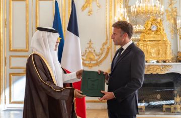 السفير المجفل يقدم أوراق اعتماده لرئيس فرنسا