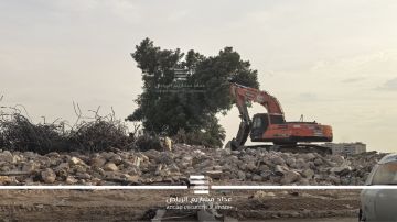 جوار مثوى الملوك.. أعمال إزالة المباني القديمة المحيطة بـ حي العود التاريخي تشارف على الانتهاء.. صور جوار مثوى الملوك.. أعمال إزالة المباني القديمة المحيطة بـ حي العود التاريخي تشارف على الانتهاء.. صور