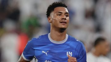 واتكينز يتوج بجائزة رجل مواجهة الهلال والسد واتكينز يتوج بجائزة رجل مواجهة الهلال والسد