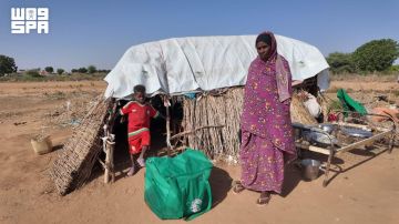 المملكة توزع (2,000) حقيبة إيوائية في معسكر البان الجديد بالسودان المملكة توزع (2,000) حقيبة إيوائية في معسكر البان الجديد بالسودان