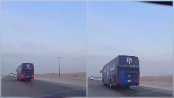 لحظة مغادرة حافلة الهلال لقطر برا ومرورها بالأحساء استعدادا لمواجهة السد.. فيديو لحظة مغادرة حافلة الهلال لقطر برا ومرورها بالأحساء استعدادا لمواجهة السد.. فيديو