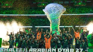 الهلال يهنئ القيادة والشعب بتحقيق كأس الخليج الهلال يهنئ القيادة والشعب بتحقيق كأس الخليج