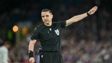 طاقم ليتواني يدير قمة القادسية والهلال طاقم ليتواني يدير قمة القادسية والهلال