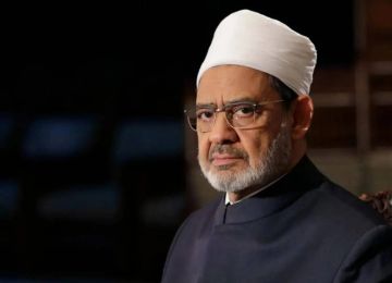 شيخ الأزهر يصدر بيانا بعد استهداف مطار الملك فهد بالسعودية شيخ الأزهر يصدر بيانا بعد استهداف مطار الملك فهد بالسعودية