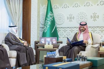 نائب أمير الشرقية يستقبل وزير الاستثمار ويطلع على جائزة التميز في العمل الأهلي نائب أمير الشرقية يستقبل وزير الاستثمار ويطلع على جائزة التميز في العمل الأهلي