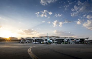 الخارجية تدعو المتأثرين بتأخر الرحلات إلى التواصل مع بعثات المملكة الخارجية تدعو المتأثرين بتأخر الرحلات إلى التواصل مع بعثات المملكة