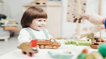 اختصاصية تكشف الطريقة الأبرز لتطوير مهارات الطفل اللغوية..فيديو اختصاصية تكشف الطريقة الأبرز لتطوير مهارات الطفل اللغوية..فيديو