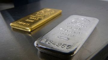 الذهب يهبط إلى أدنى مستوى في عام والفضة دون 50 دولارا للأوقية