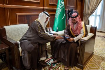 نائب أمير حائل يستقبل رئيس جمعية اعتبار لرعاية كبار السن نائب أمير حائل يستقبل رئيس جمعية اعتبار لرعاية كبار السن