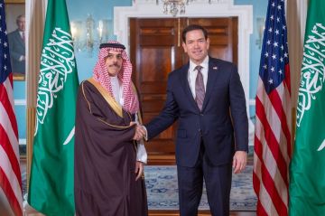 وزيرا خارجية السعودية وأميركا يناقشان أمن الملاحة