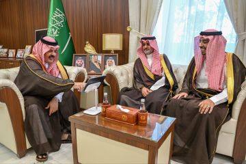 أمير حائل يستقبل الرئيس التنفيذي لتجمع حائل الصحي ويدشن حملة دربك وردي أمير حائل يستقبل الرئيس التنفيذي لتجمع حائل الصحي ويدشن حملة دربك وردي