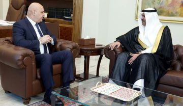 الرئيس اللبناني يستقبل سفير السعودية لدى لبنان الرئيس اللبناني يستقبل سفير السعودية لدى لبنان
