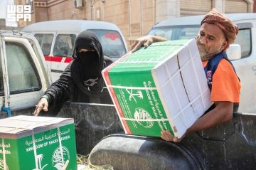 المملكة توزع (500) سلة غذائية في مأرب المملكة توزع (500) سلة غذائية في مأرب