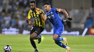 روشن يعود من جديد.. كلاسيكو الهلال والاتحاد يشعلالثامنة روشن يعود من جديد.. كلاسيكو الهلال والاتحاد يشعلالثامنة