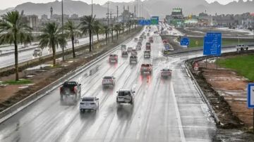 أمطار رعدية وسيول ورياح مثيرة للأتربة في عدة مناطق أمطار رعدية وسيول ورياح مثيرة للأتربة في عدة مناطق